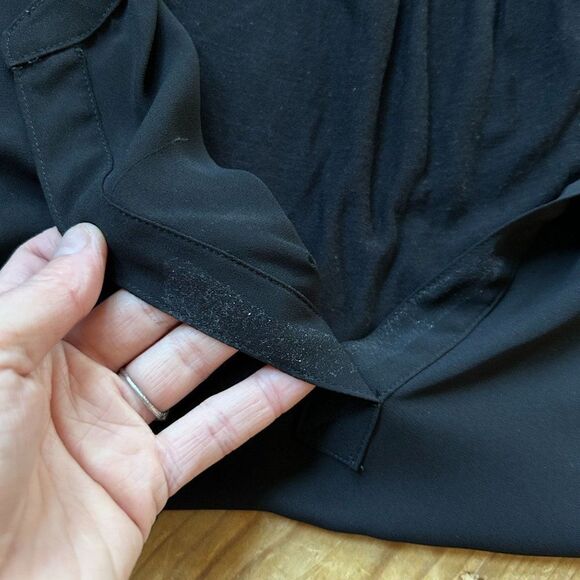 LOFT Small Black V-Neck Blouse Sleeveless Tank Top - Slight Flaw - Picture 8 of 8